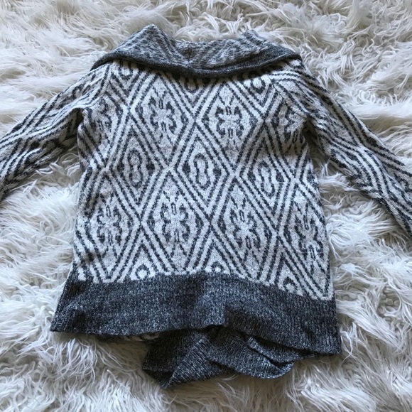 A&F GREY WHITE IKAT DIAMOND WRAP CARDIGAN SWEATER - Picture 8 of 8